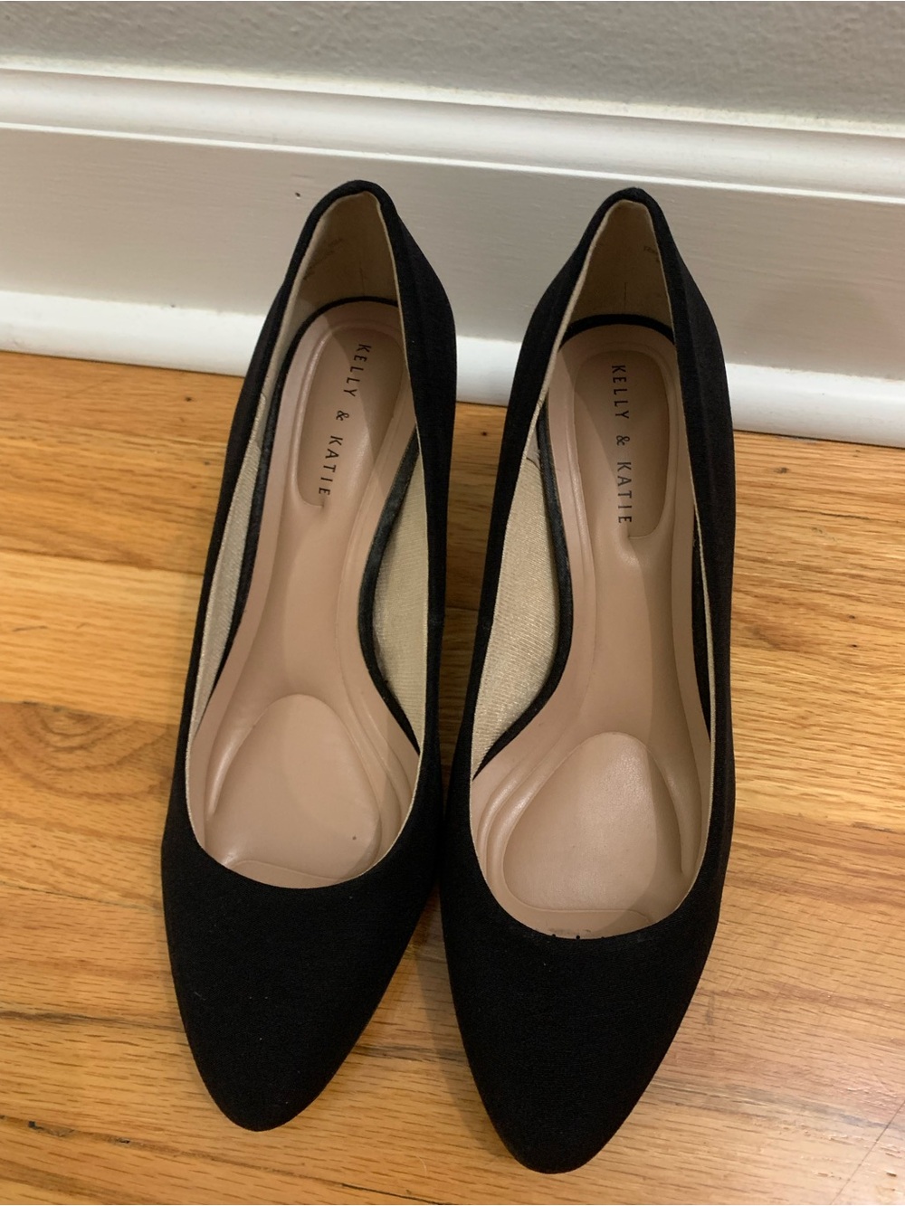 Kelly & Katie Black Pointed Toe Pumps